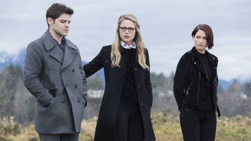 New Supergirl Photos Tease the Show's Return