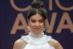 Hailee Steinfeld to Lead Apple's Dickinson Comedy Series