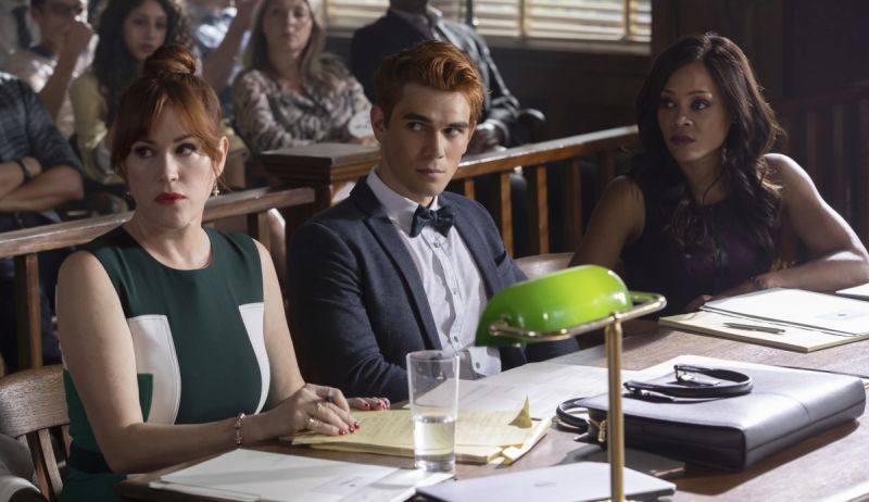 New Riverdale Season 3 Premiere Photos Revealed!