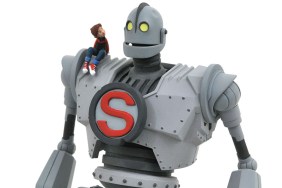 CS Exclusive: Diamond Select Unveils The Iron Giant Figure!