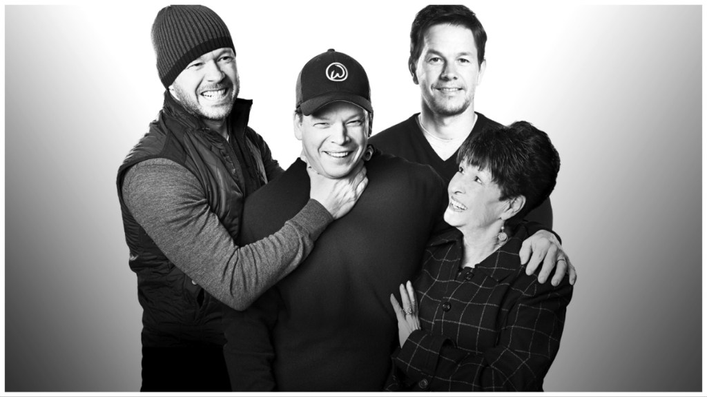 Wahlburgers Season 5