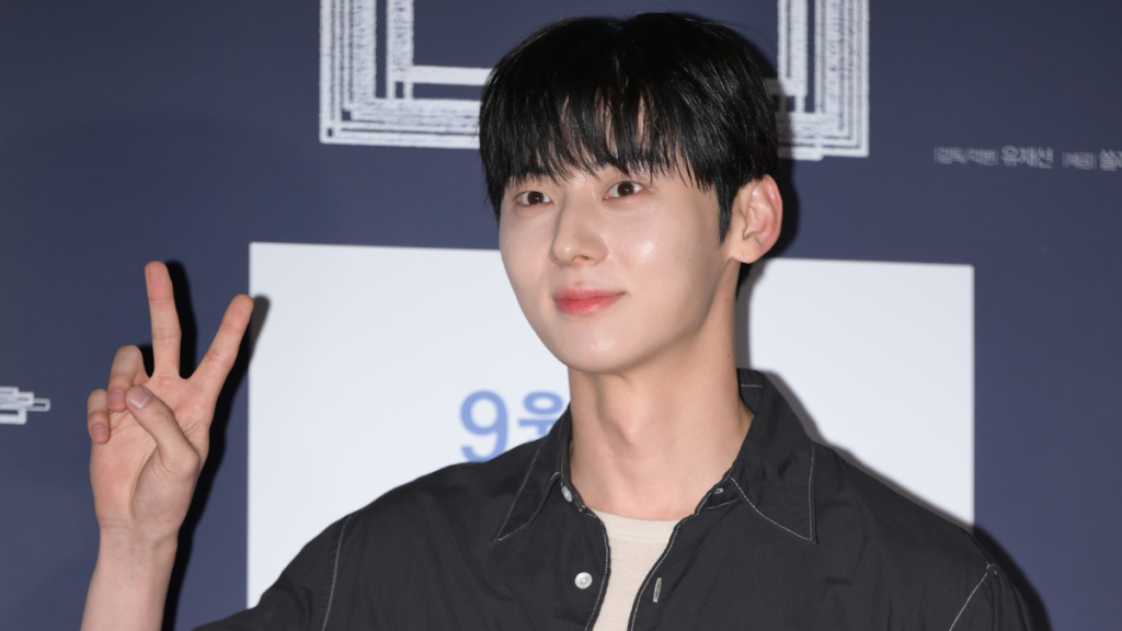 hwang minhyun enlistment date