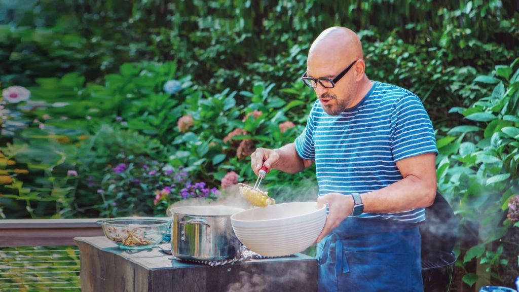 Symon's Dinners Cooking Out (2020) Season 2 Streaming: Watch & Stream Online via HBO Max