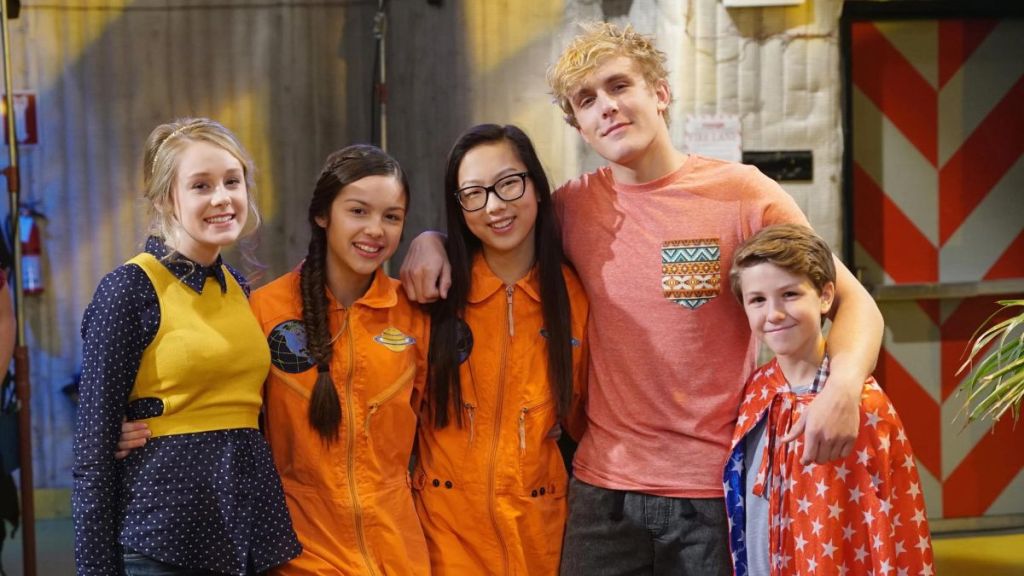 Bizaardvark (2016) Season 1 Streaming