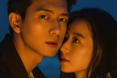 Li Xian and Zhou Yu Tong in Will Love In Spring