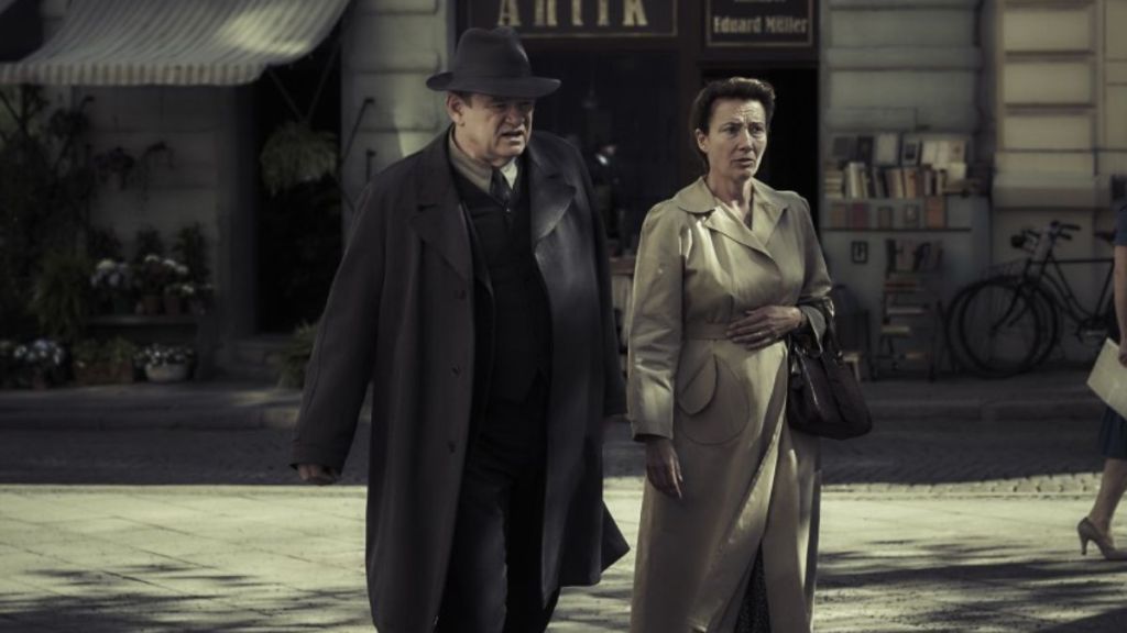 Alone in Berlin Streaming: Watch & Stream Online via AMC Plus