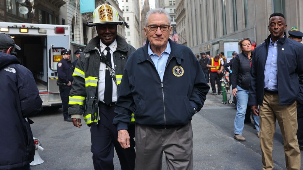 Robert De Niro Didn’t Scream at Pro-Palestinian Rally in Video, Issues Statement