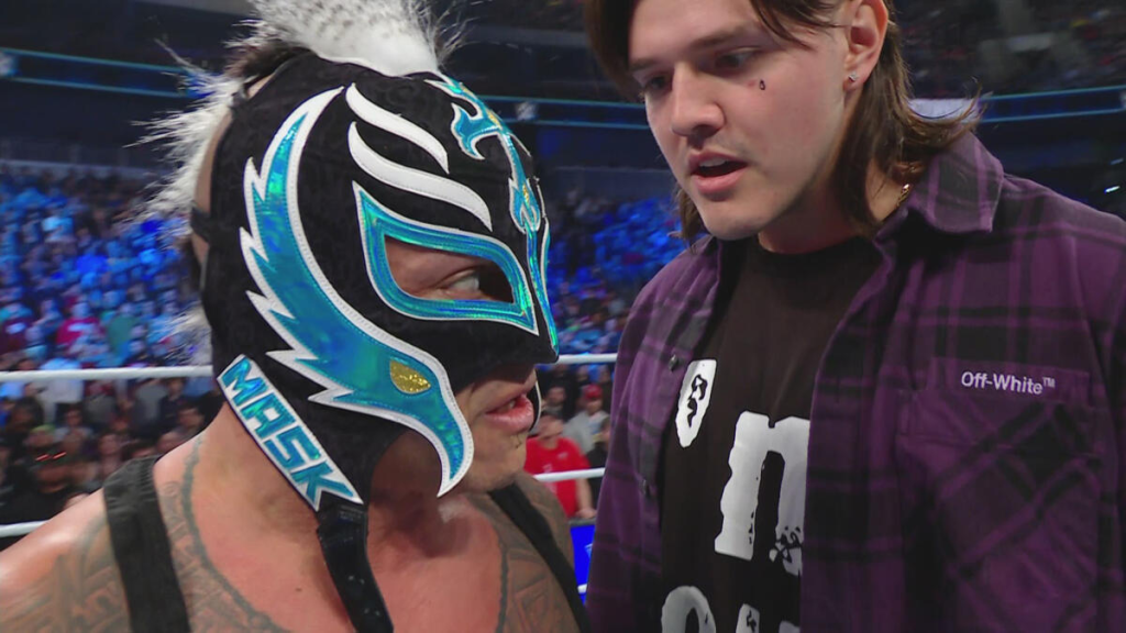 Rey Mysterio and Dominik Mysterio are set to face each other on WWE RAW