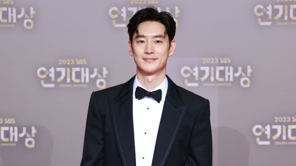 Lee Je-Hoon at SBS Drama Awards 2023