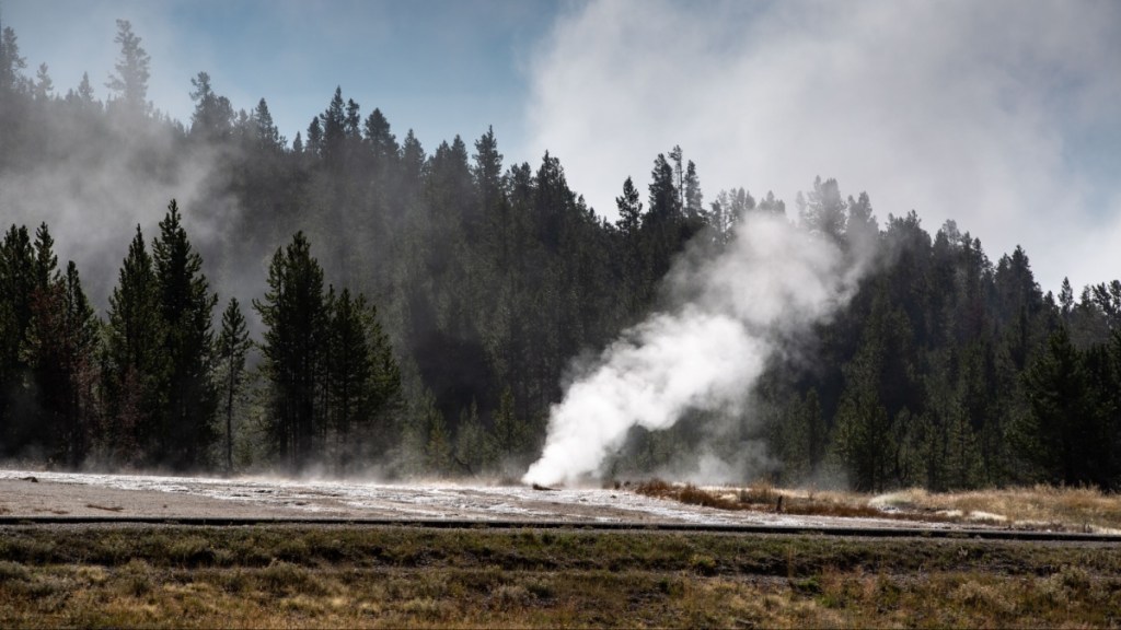 Yellowstone eruption park explosion