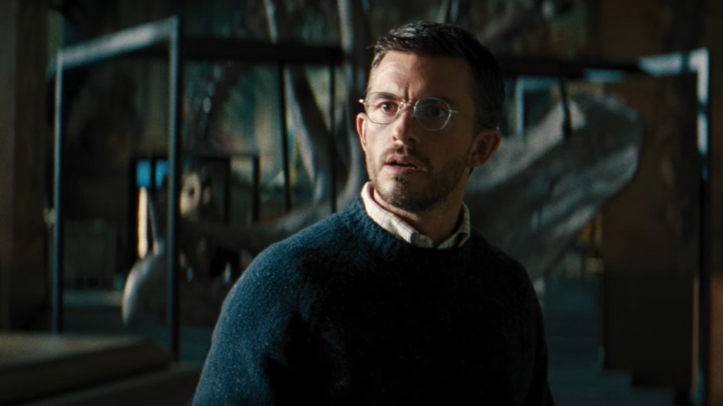 jonathan bailey slutty little glasses jurassic world rebirth