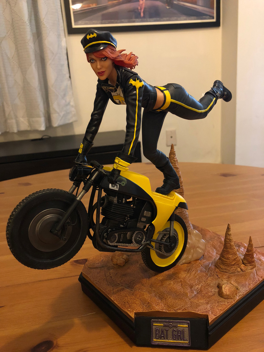 DC Collectibles Gotham City Garage Batgirl Statue