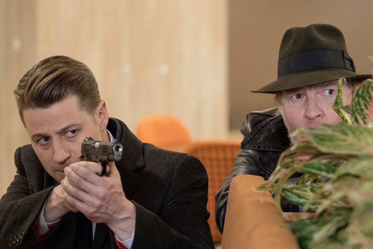 GOTHAM: L-R: Ben McKenzie and Donal Logue in the "A Dark Knight: Mandatory Brunch Meeting" episode of GOTHAM airing Thursday, April 5 (8:00-9:00 PM ET/PT) on FOX.  Â©2018 Fox Broadcasting Co. Cr: FOX