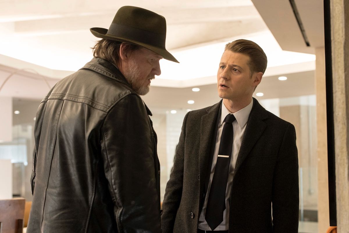 GOTHAM: L-R: Donal Logue and Ben McKenzie in the "A Dark Knight: Mandatory Brunch Meeting" episode of GOTHAM airing Thursday, April 5 (8:00-9:00 PM ET/PT) on FOX.  Â©2018 Fox Broadcasting Co. Cr: FOX