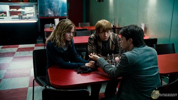 Harry_Potter_and_the_Deathly_Hallows_ _Part_1_116.jpg