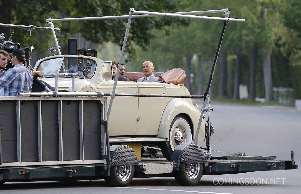 Bruce Willis and Jesse Eisenberg on Woody Allen Set