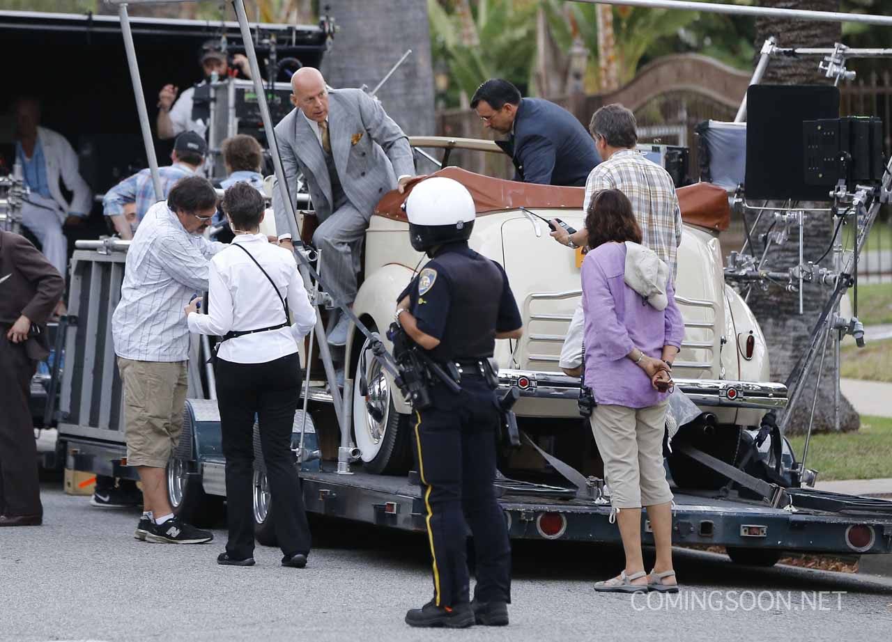 Bruce Willis and Jesse Eisenberg on Woody Allen Set