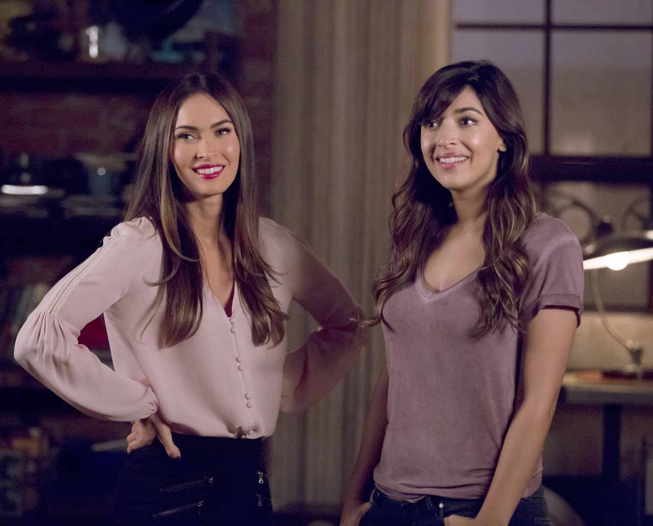 NEW GIRL:  L-R:  Guest star Megan Fox and Hannah Simone in the "Reagan" episode of NEW GIRL airing Tuesday, Feb. 9 (8:00-8:30 PM ET/PT) on FOX.  Â©2016 Fox Broadcasting Co.  Cr:  Ray Mickshaw/FOX