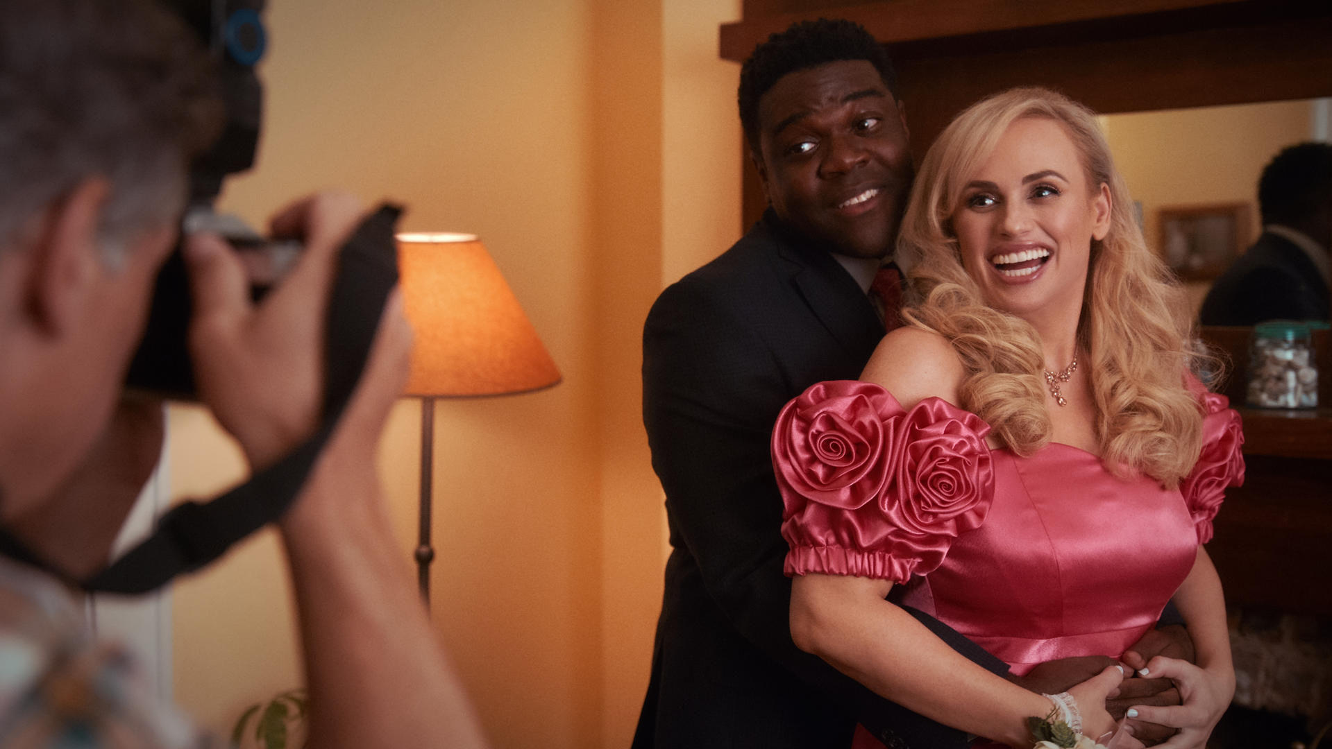 Senior Year. (L to R) Sam Richardson as Seth and Rebel Wilson as Stephanie Conway in Senior Year. Cr. Boris Martin/Netflix Â© 2022